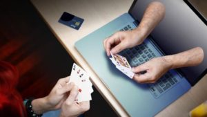 ¿Cómo jugar poker online?