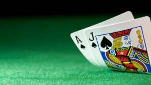 ¿Se puede jugar blackjack en Alegrebet Perú?